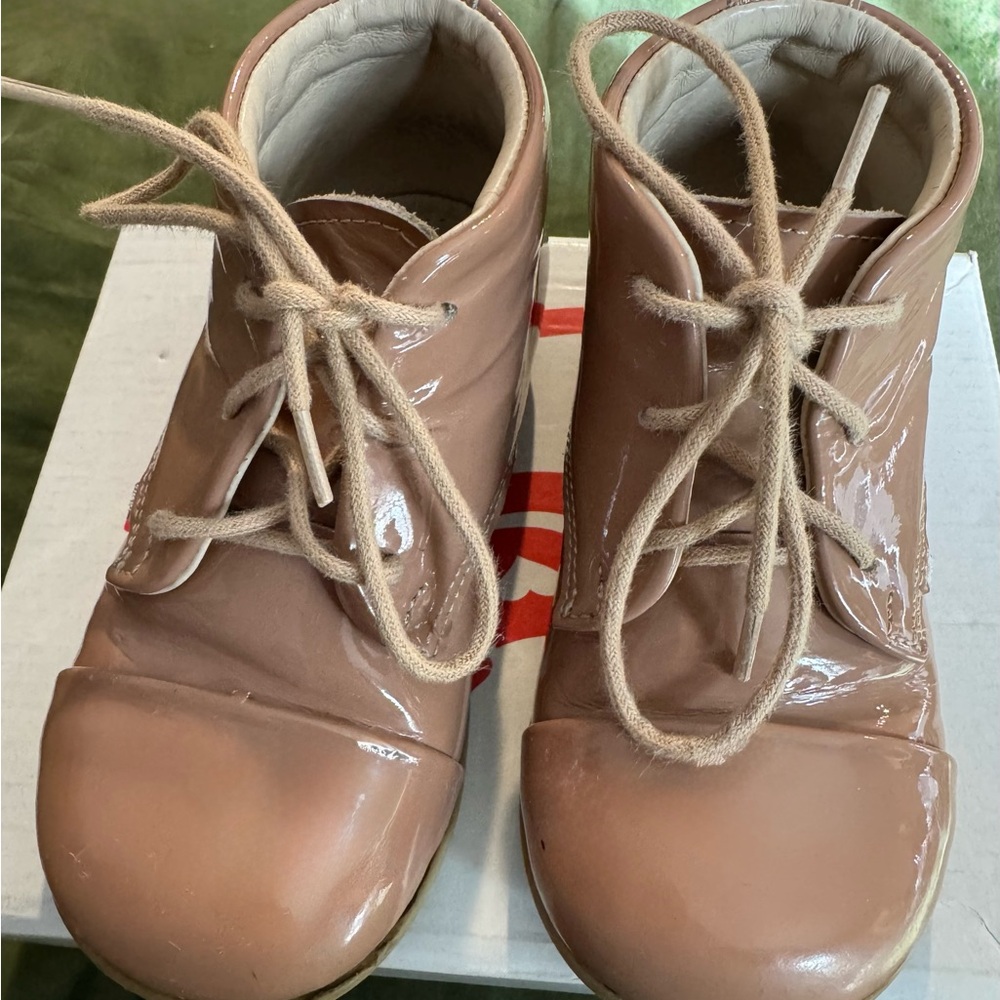 EMEL Handmade Beige Patent Leather Shoes